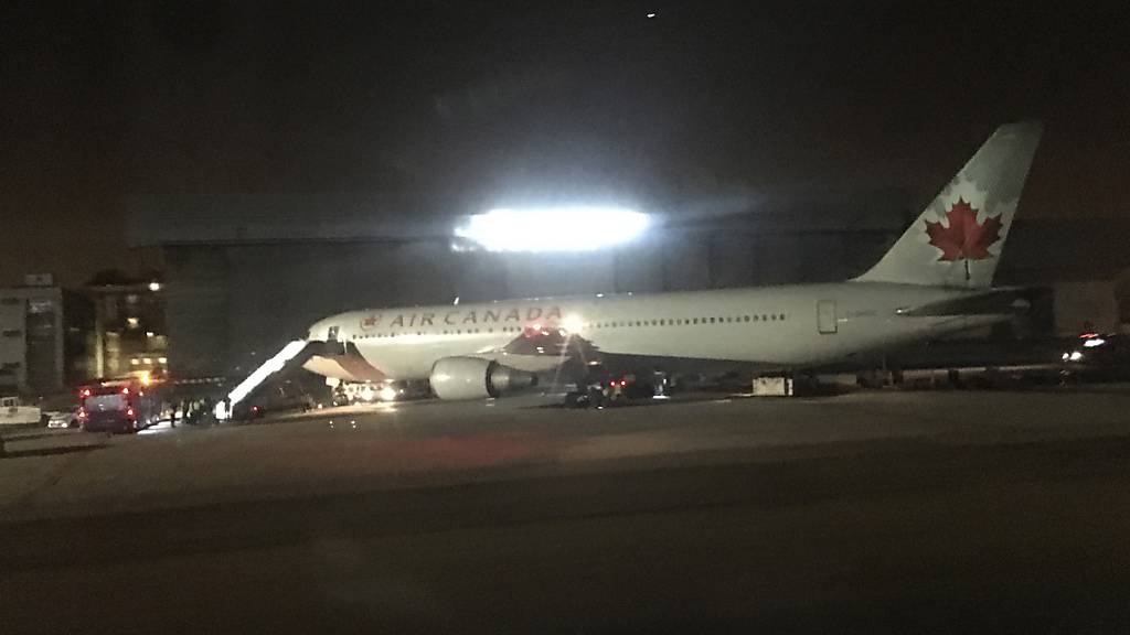 Die Maschine vom Typ Boeing 767-300 war beim Start in Madrid an einem Fahrwerkrad beschädigt worden.