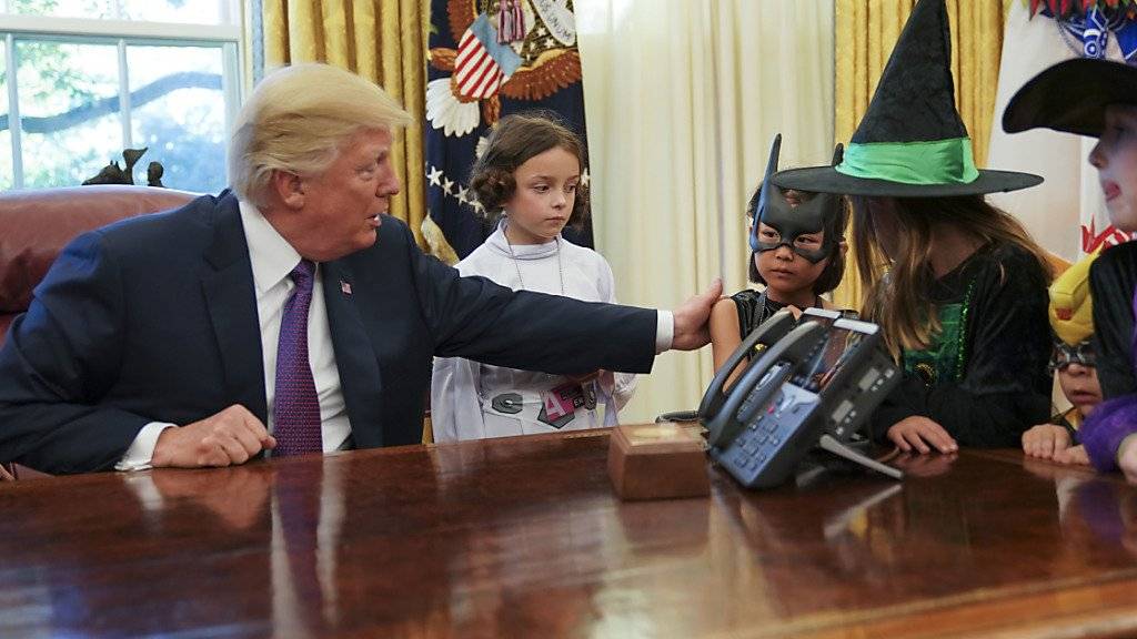 Halloween im Weissen Haus: US-Präsident Donald Trump empfängt kostümierte Kinder von Journalisten.