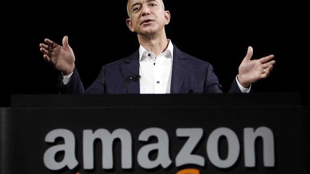 Amazon-Chef Jeff Bezos will den Onlinehändler unabhängiger von den Paketdiensten machen. Als Teil dieser Strategie baut er die Flugzeugflotte aus (Archiv).