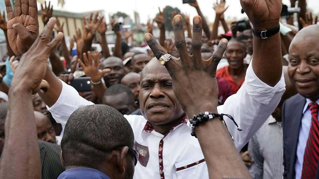 Oppositionskandidat Martin Fayulu, hier mit Anhängern in Kinshasa, will das Ergebnis der Wahlen in der Demokratischen Republik Kongo anfechten.