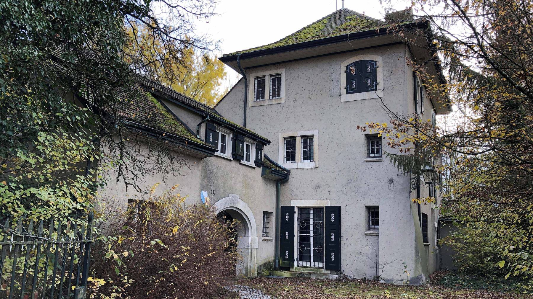 Die Villa Wolfensberg in Winterthur kann nun ersteigert werden.