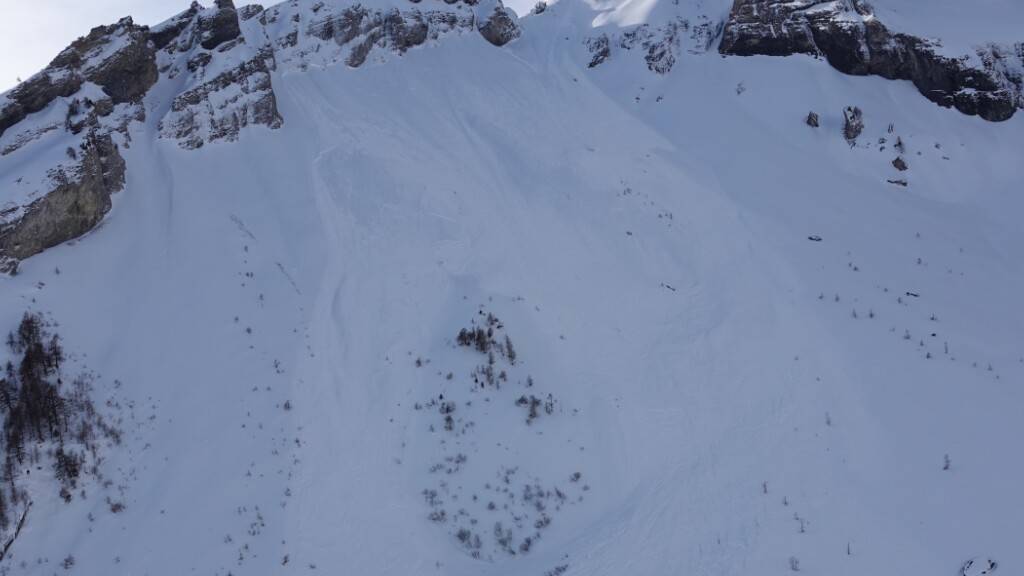 Skitourengänger stirbt bei Lawinenniedergang in Ovronnaz VS