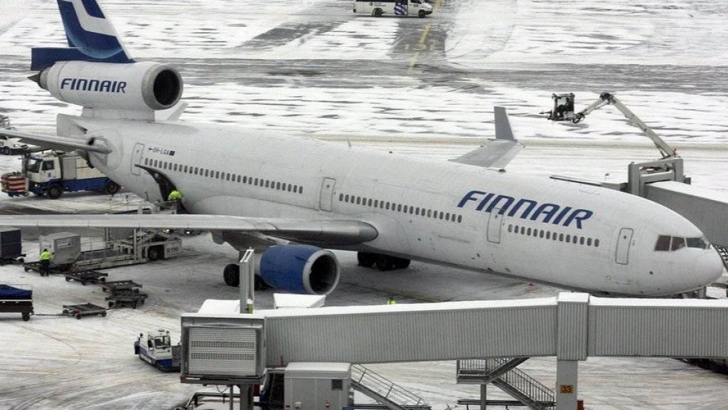 Ein Flugzeug der Finnair am Flughafen von Helsinki. (Archivbild)