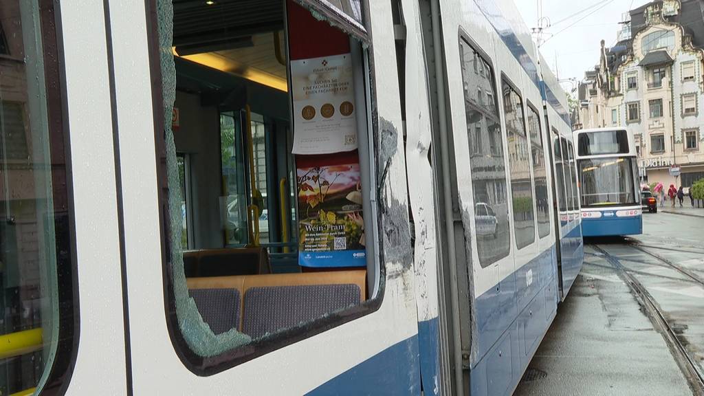 Zwei Trams knallen beim Bahnhof Enge ineinander – Vier Verletzte