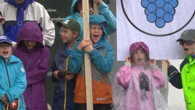 Schüler-Demo gegen Schulschliessung