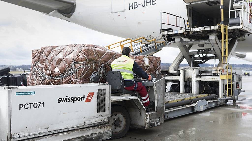 Die frühere Swissair-Tochter Swissport hat im ersten Halbjahr 2018 Umsatz und Betriebsgewinn gesteigert.(Archivbild)