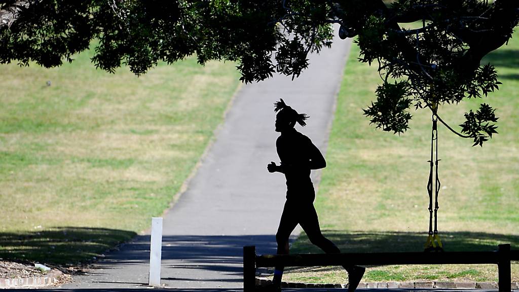 People are seen exercising outdoor at Parramatta park in Sydney, Friday, September 3, 2021. NSW LGAs of concern have had restrictions on outdoor exercise time limits eased as the current lockdown in Greater Sydney is extended until at least September 30. (AAP Image/Dan Himbrechts) NO ARCHIVING
