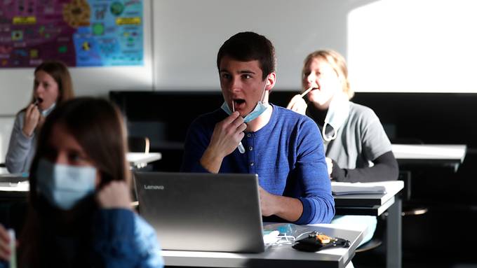 Kanton Zug hat mit Corona-Reihentests an Schulen begonnen