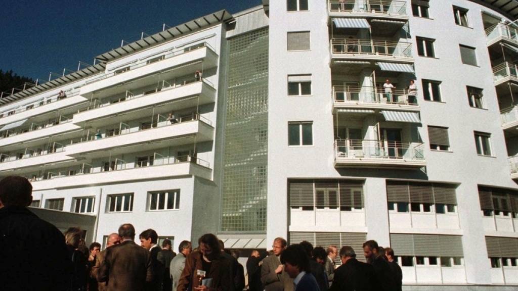 Die Luzerner Höhenklinik in Montana nach den Sanierungs- und Erweiterungsarbeiten von 1997. (Archivbild)