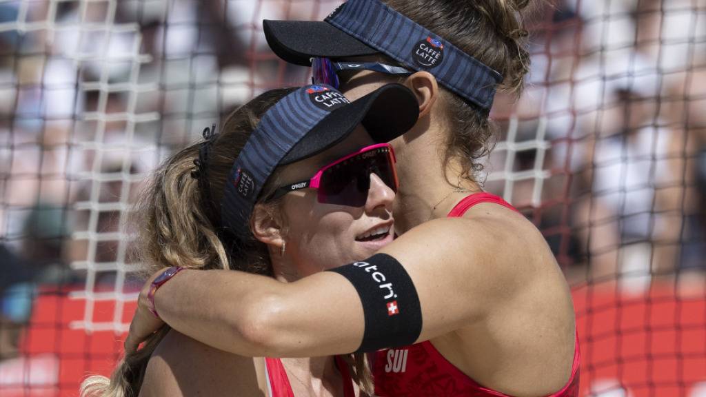 Glänzend in Form: Das Beachvolleyball-Duo Nina Brunner (li.) und Tanja Hüberli