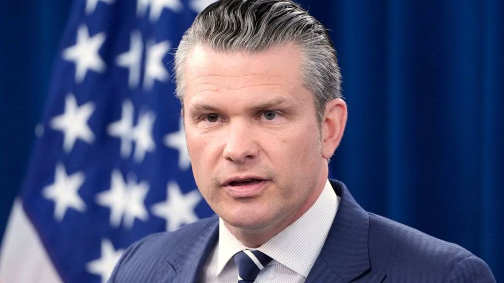 ARCHIV - US-Verteidigungsminister Pete Hegseth spricht während einer Pressekonferenz im Pentagon zu den US-Angriffen auf Atomanlagen im Iran. Foto: Alex Brandon/AP/dpa