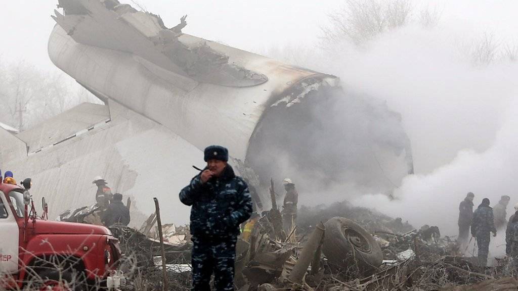 Das abgestürzte Frachtflugzeug verwandelte eine Siedlung in Bischkek in eine Trümmerlandschaft.
