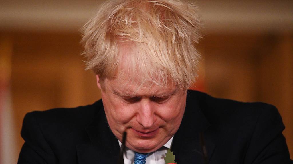 dpatopbilder - Boris Johnson, Premierminister von Großbritannien nimmt in der Londoner Downing Street an einer Medienbesprechung zum Thema Corona teil. Foto: Leon Neal/PA Wire/dpa