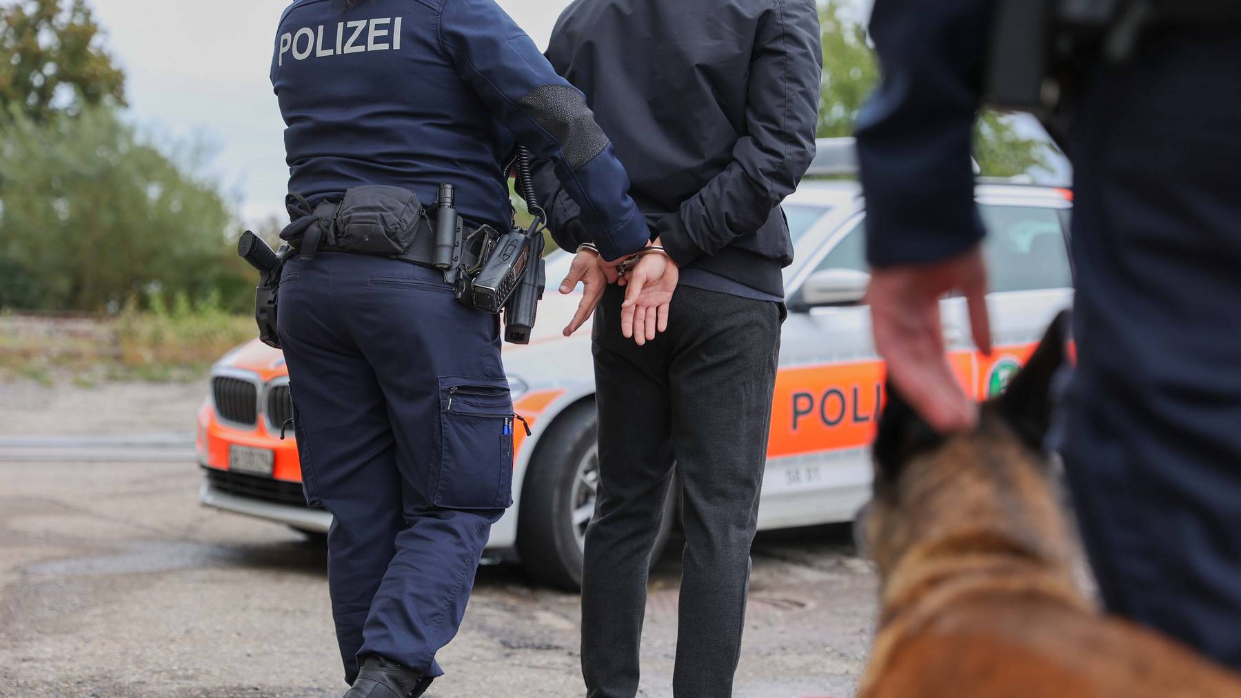 Die Kantonspolizei St.Gallen konnte den mutmasslichen Täter in der Nähe aufgreifen. (Symbolbild)