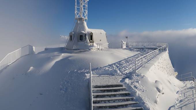 So viel Schnee ist auf den Bergspitzen im FM1-Land gefallen