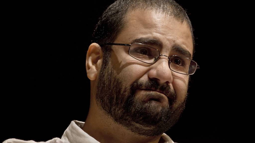 ARCHIV - Der ägyptische Aktivist, Alaa Abdel-Fattah, 2014 bei einer Konferenz. Seit 2019 sitzt er im Gefängnis, seit April ist er im Hungerstreik. Foto: Nariman El-Mofty/AP/dpa