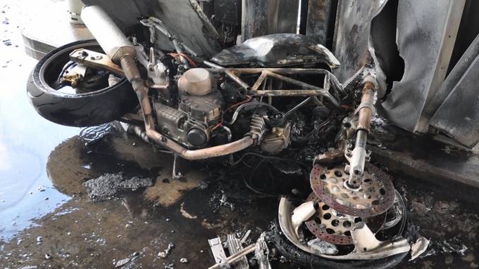 Horrorszenario: Feuer an Tankstelle