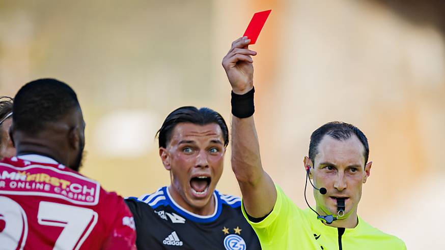 Die Rote Karte von Schiedsrichter Stefan Horisberger gegen Dimitri Cavaré brachte die Grasshoppers um Renat Dadaschow in Fahrt