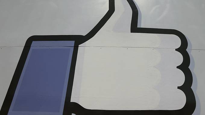 «Schwiizerdütsch» als Sprachoption bei Facebook zu Nationalfeiertag