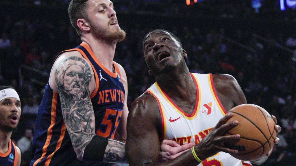 Die Hawks gewinnen im Madison Square Garden