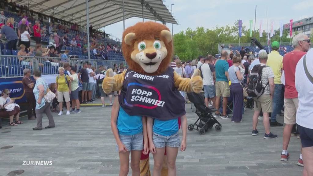 Maskottchen Leo sorgt für Stimmung bei Weltklasse Zürich