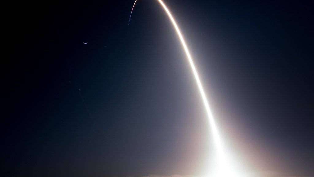 Der Start der Trägerrakete «Falcon 9», welche die Kommunikationssatelliten in All brachte.