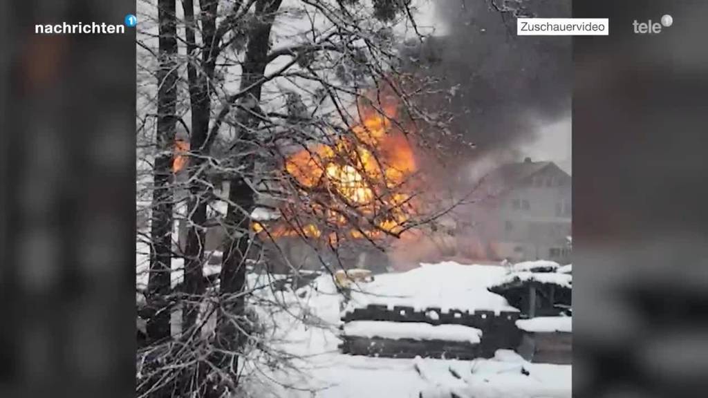 Stall in Erstfeld gerät in Vollbrand 