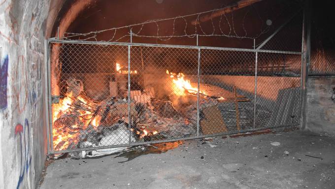 Brandstifter zünden Bunker an