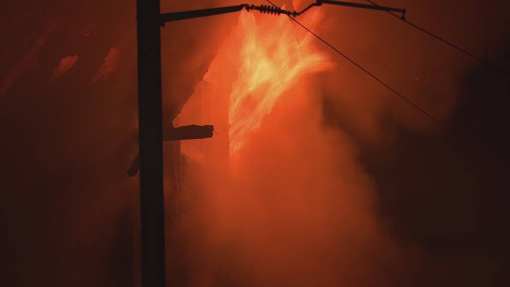 Flammen-Inferno in Bärau bei Langnau zerstört drei Gebäude