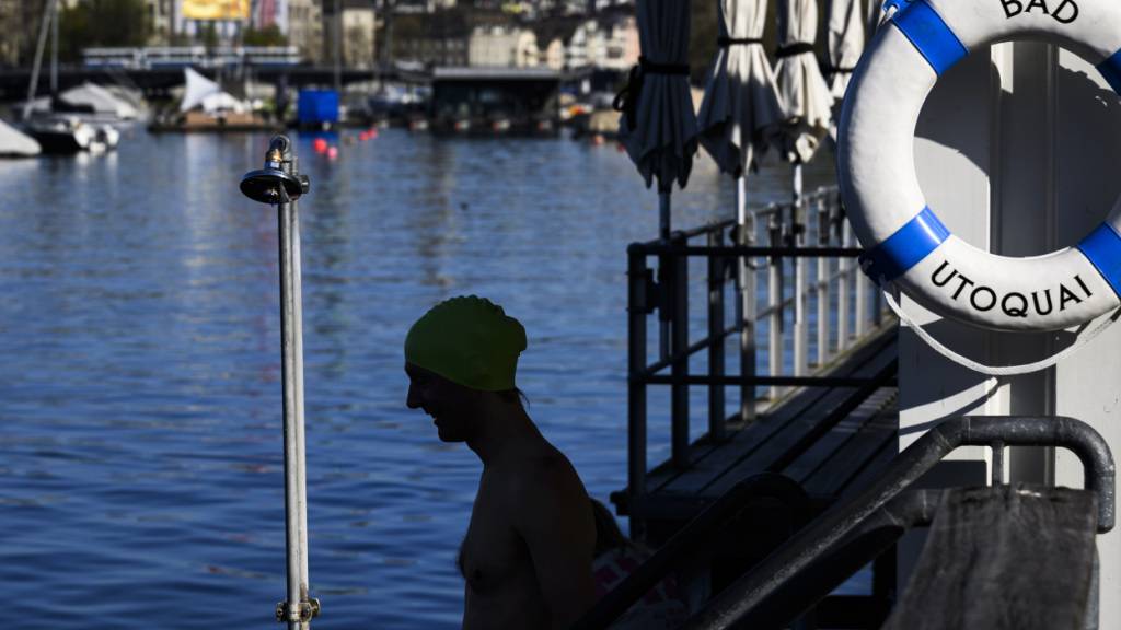 Zürich startet in die Sommersaison. Am Samstag öffnen die ersten Bäder. (Archivbild)