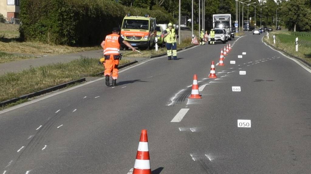Fussgänger (56) wird bei Regensdorf von Lastwagen erfasst und schwer verletzt