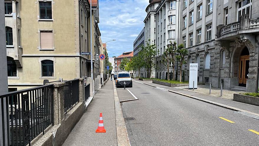 Ein Unbekannter entriss einer Frau an der Unterstrasse in St.Gallen die Halskette und verletzte sie dabei.
