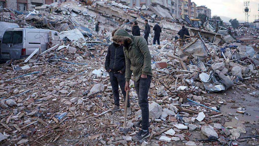 Mehr als 8000 Tote nach Beben in Türkei und Syrien – Tausende Helfer im Einsatz