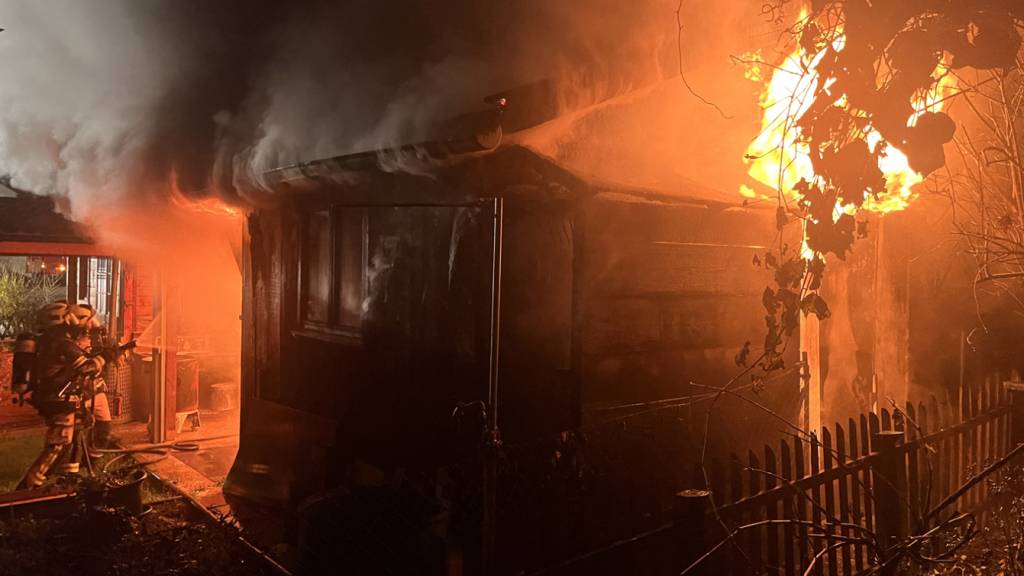 Gartenhaus in Schrebergarten in Emmenbrücke fängt Feuer