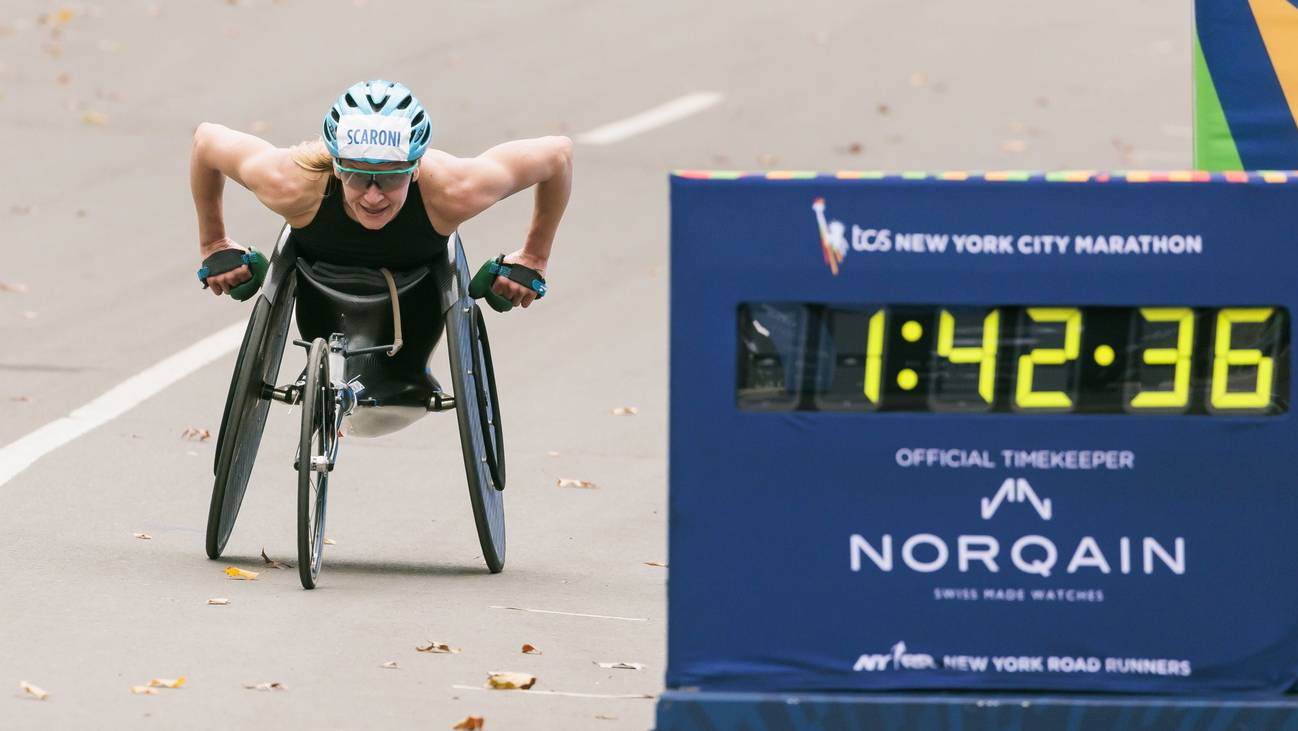 Die amerikanische Paralympic-Athletin Susannah Scaroni gewann ihre Kategorie des New York City Marathons. Die Zeit stoppte das Nidauer Unternehmen Norqain.