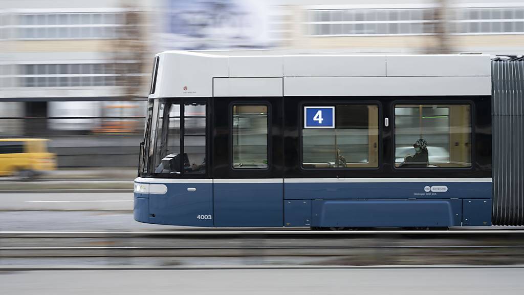 Die Verkehrsbetriebe Zürich (VBZ) wollen ihr Bus- und Tramnetz in drei Etappen markant ausbauen. (Symbolbild)