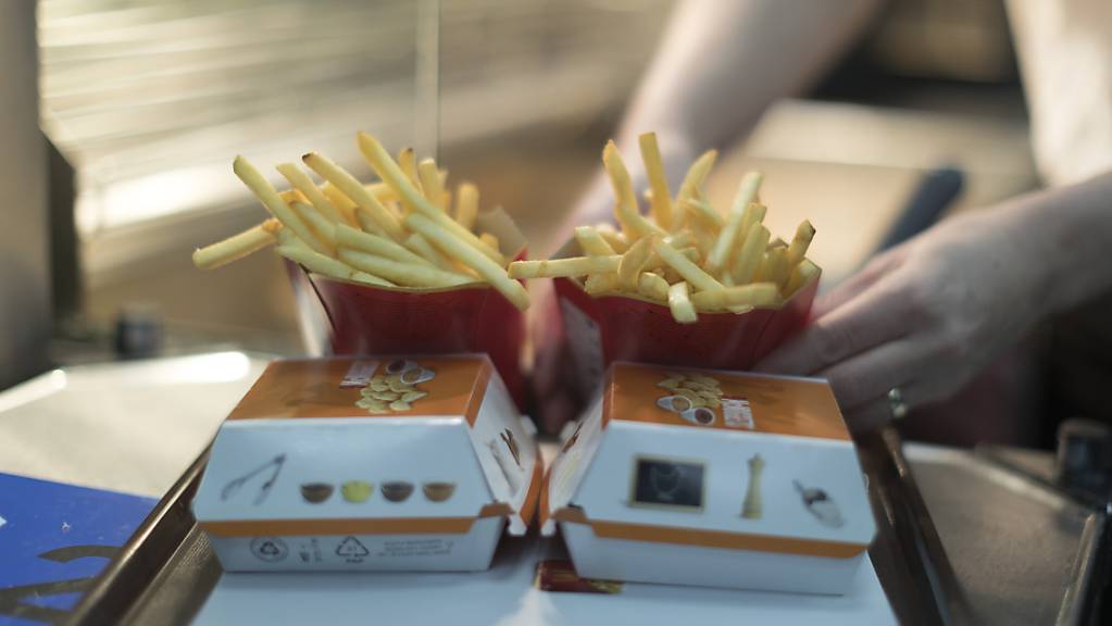 McDonald's wächst weltweit weiter - die Konkurrenz ist dem Fast Food-Giganten aber auf den Fersen. (Archivbild)