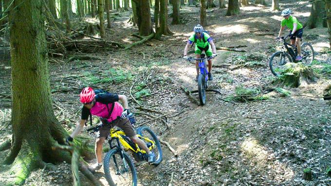 Polizisten sollen Biker im Wald büssen