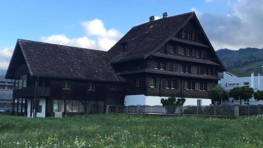 Die Flüchtlingsunterkunft in Schwyz verfügt über einen grossen Garten.