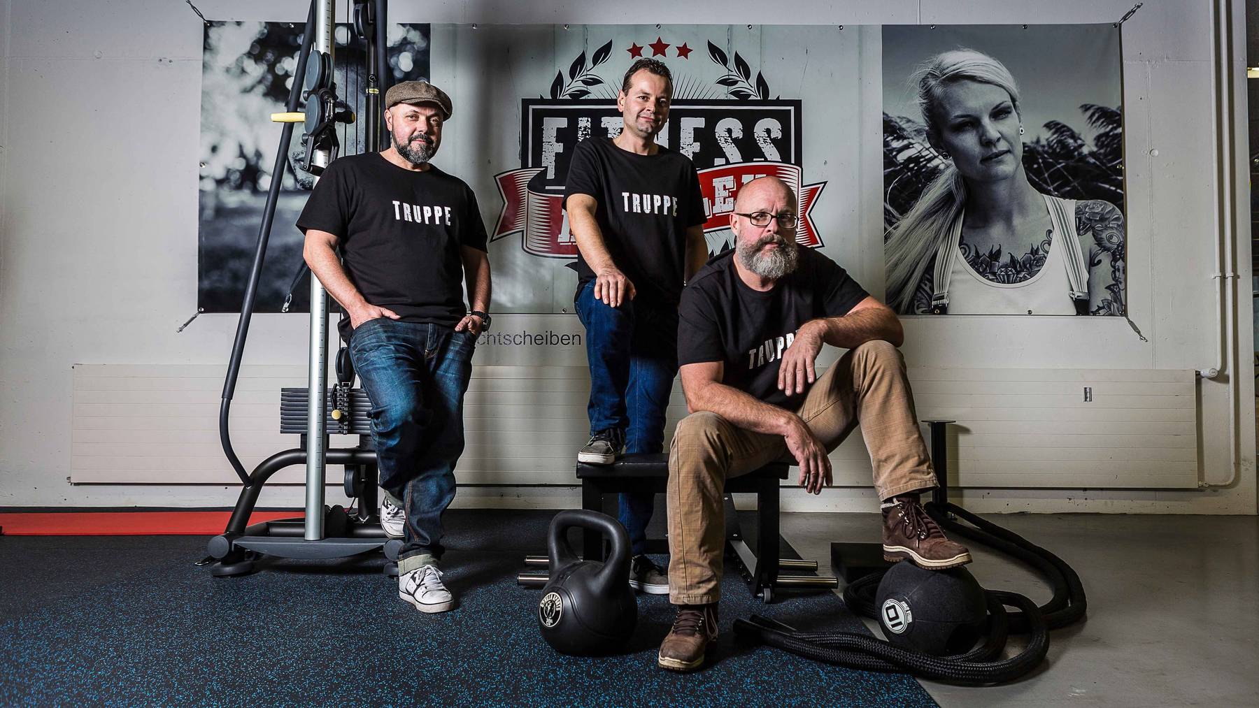 Bei den «Fitnessrebellen» von Thomas Roth (rechts) und seinen Geschäftspartnern kann man für wenig Geld trainieren.