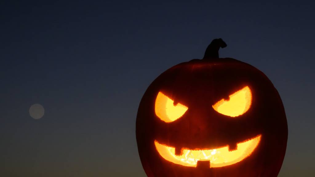 In der Halloween-Nacht von Freitag auf Samstag verzeichneten die Polizeikorps in der Schweiz verschiedene Einsätze. (Symbolbild)