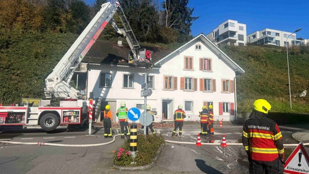 In Heerbrugg SG hat ein leerstehendes Haus gebrannt. Die Polizei geht von Brandstiftung aus.