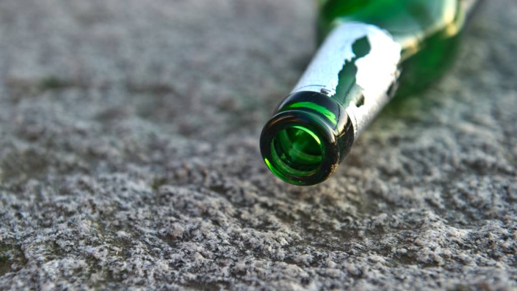 Höheres Alkoholkonsum-Mindestalter verbessert schulische Leistungen