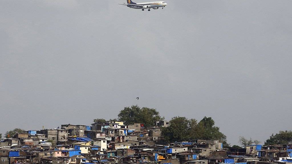 Ein Flugzeug der indischen Fluggesellschaft Jet Airways im Anflug auf Mumbai. Eine solche Maschine musste am Donnerstag umkehren, weil Dutzende von Passagieren aus Nase und Ohren bluteten. Die Crew hatte vergessen, einen Schalter zur Regulierung des Luftdrucks in der Kabine umzulegen.
