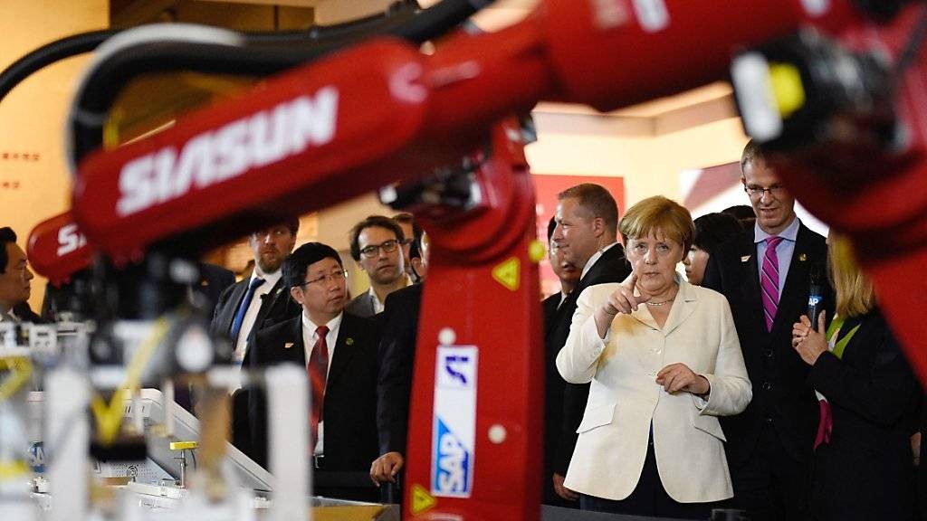 Bundeskanzlerin Angela Merkel im Industrie-Museum von Shenyang