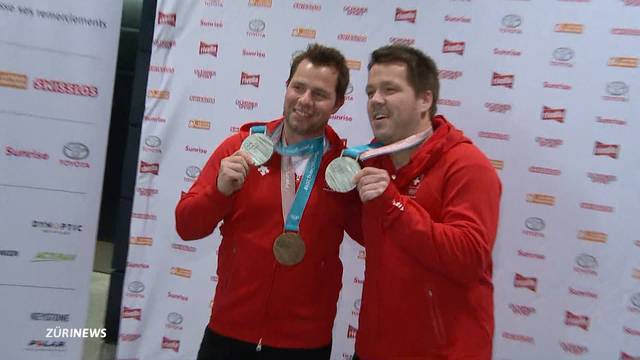 Erste  Olympia-Medaillen-Gewinner zurück in der Schweiz