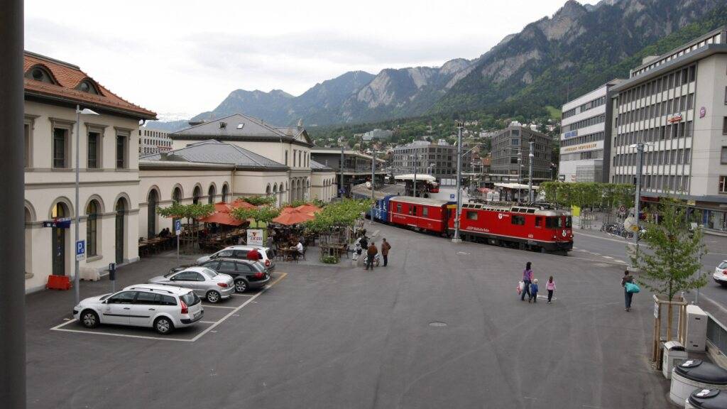 Der Bahnhofplatz in Chur wird behindertengerecht umgebaut