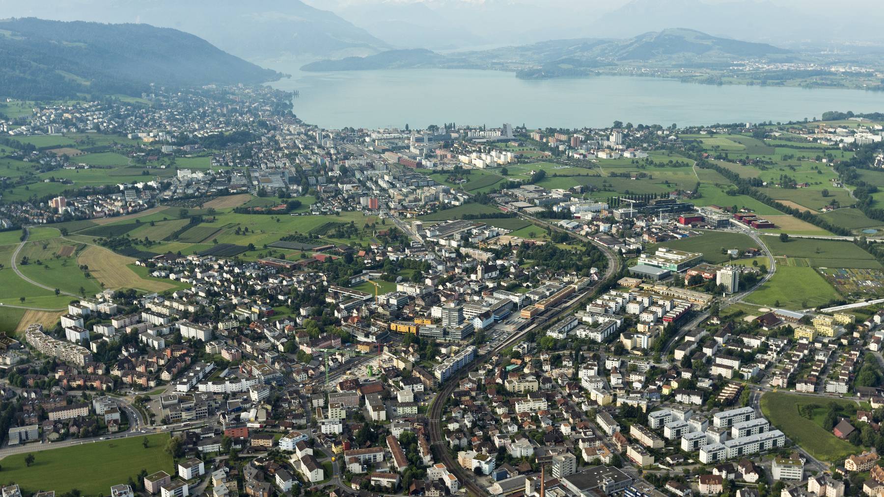 Derzeit erfolgt in Baar eine erhebliche Investition in den Hoch- und Tiefbau, insbesondere mit Schwerpunkt auf Sanierungsmassnahmen. Im Bereich des Tiefbaus sind mehrere Projekte in Vorbereitung.