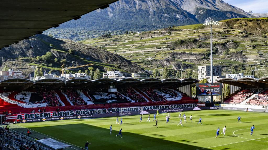 Fussball-Fan stürzt in Sitten von Stadiontribüne und stirbt