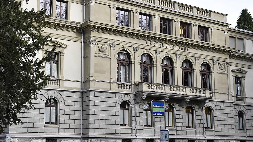 Ein 28-jähriger Mann musste sich wegen Tötung eines Kleinkinds in Winterthur vor Gericht verantworten. Beim Prozess hatte er die Schuld auf seine Freundin geschoben. (Archivbild)